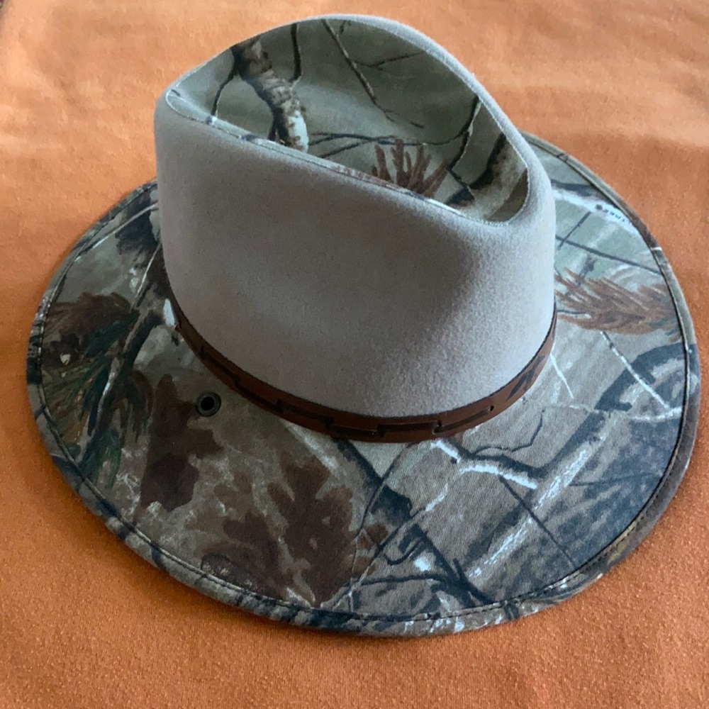 🤠Moving Sale - EUC FEDORA STYLE HAT🤠